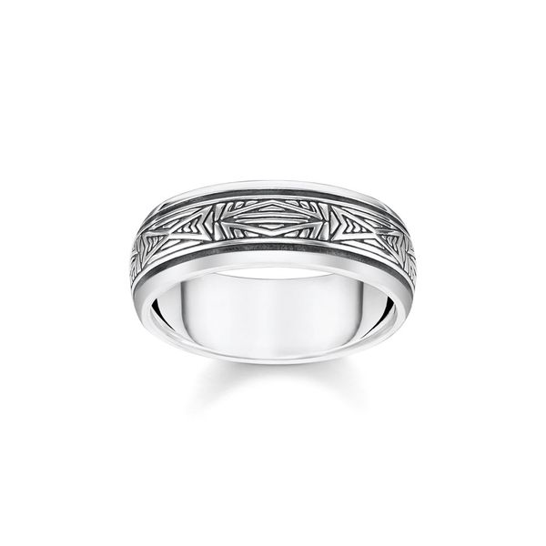 Silver Thomas Sabo ring with engraved pattern. 